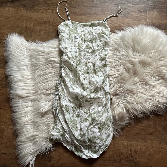 WEWOREWHAT Ronnie Ruched Graphic Print Mini Dress - Picture 5 of 7